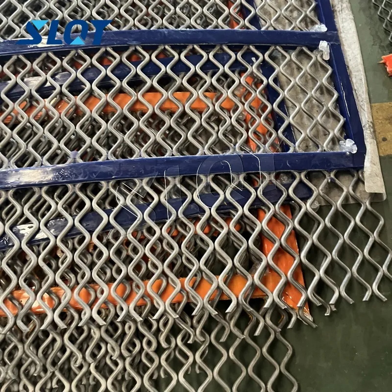 Self-cleaning screen